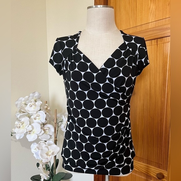 Maurices Medium Polka Dot Black White Capped Sleeve Pinup Shirt - Picture 2 of 9